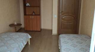 Гостиница Гостевой Дом Avantazh Новосибирск Двухместный номер с 2 отдельными кроватями и общей ванной комнатой-4