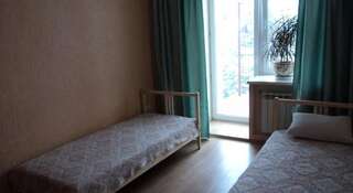 Гостиница Гостевой Дом Avantazh Новосибирск Двухместный номер с 2 отдельными кроватями и общей ванной комнатой-1